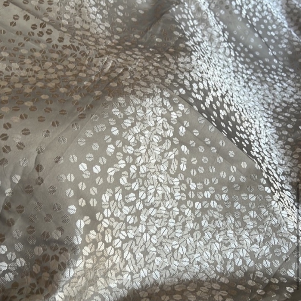 Madison Park Queen Duvet with
2 Standard Shams and 4 Throw Pillows - Picture 5 of 10
